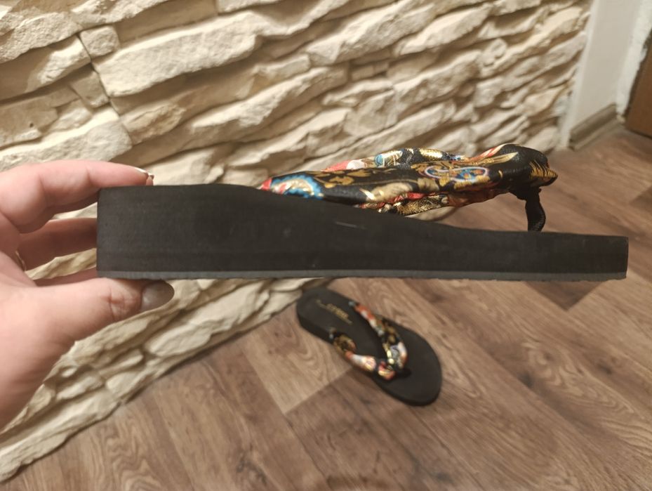 Japonki materiałowe na konturnie Coqui