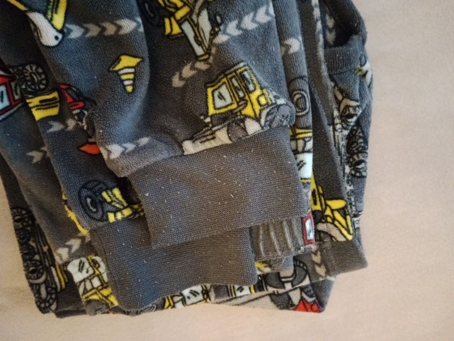 Zestaw 4 piżam zimowych r.110/116