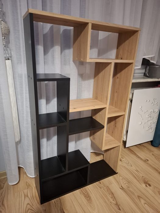 Regał 9 półek jasne drewno z czarnym