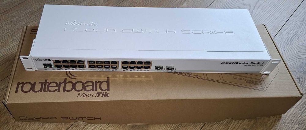 Mikrotik CRS326-24G-2S+RM zasilacz wew.