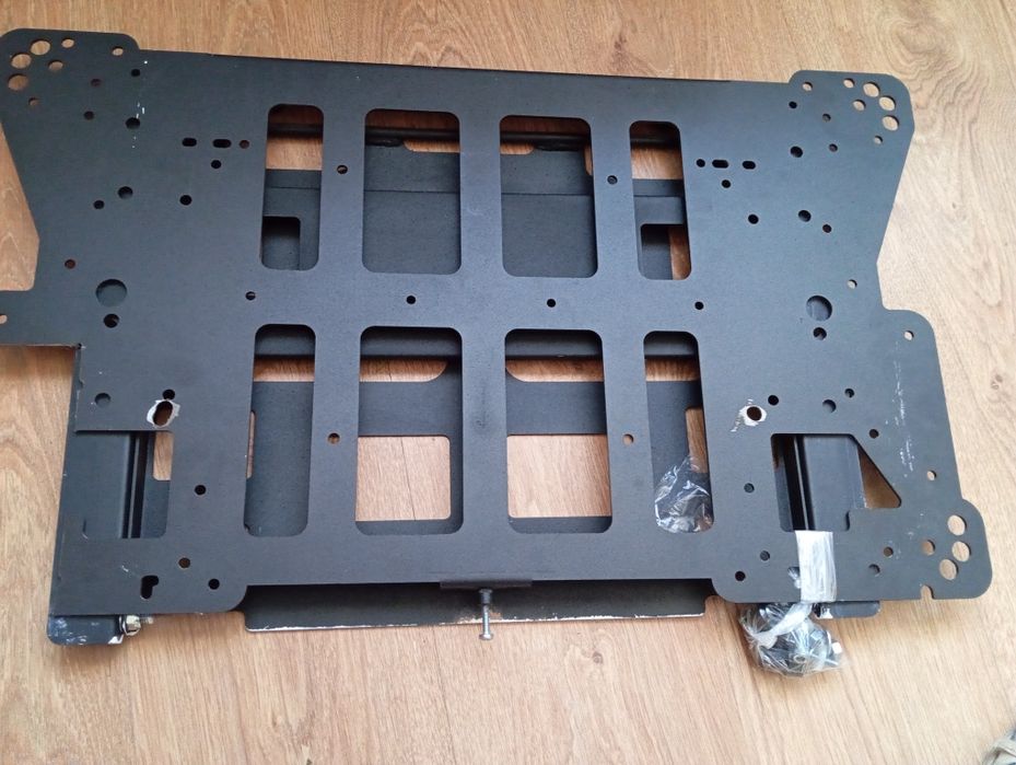 Uchwyt na ścianę na telewizor do 50kg