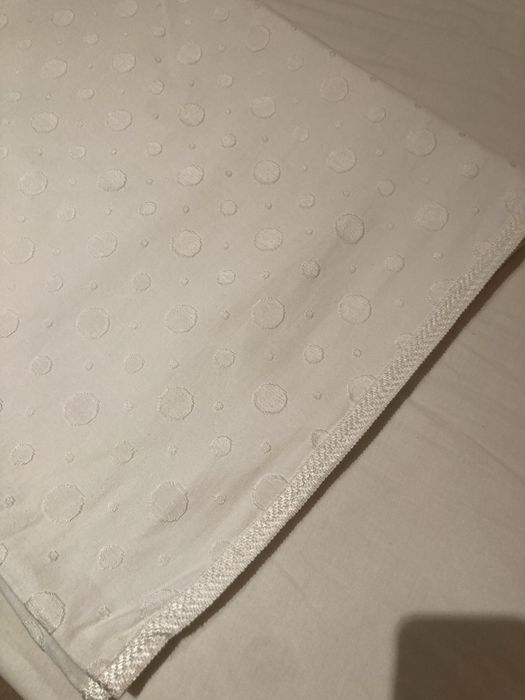 Reservada: Colcha cama casal , branca , acetinada- NOVA