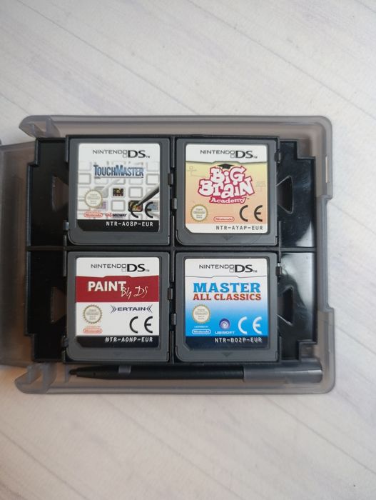 Кейс для картриджів Nintendo DS з іграми (8шт) та 2 стілусами оригінал