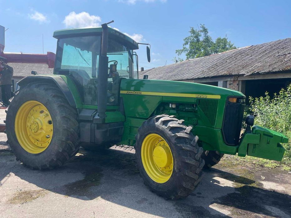 Трактор John Deere 8200