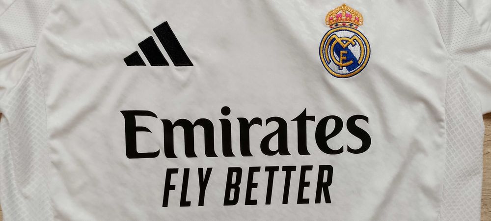 Футболка Реал Мадрид №7 Вінісіус Жуніор Adidas сезон 2024/25 чоловічий розмір S білий колір джерсі поліестер
