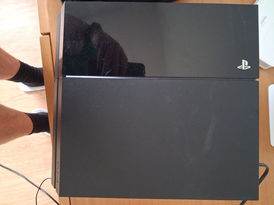 PlayStation 4 com 5 jogos