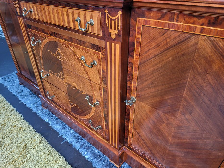 Excelente aparador em madeira maciça - óptimo estado geral