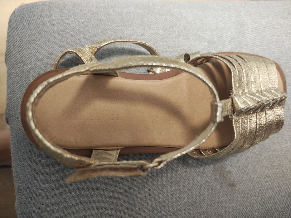 ZARA r.32 złote sandały, skórzane sandałki.