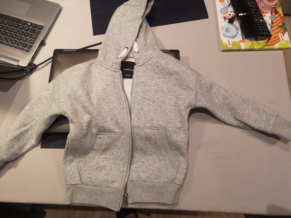 Szara gruba bluza z kapturem Reserved 110 jak nowa
