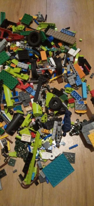 1,2 kilograma klocków Lego