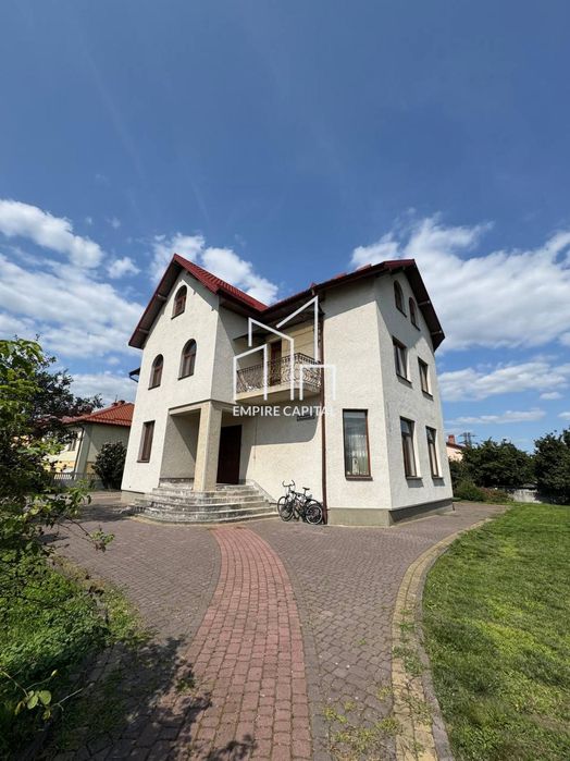 Просторий будинок 350 м² у центрі Лапаївки | Ділянка 12 соток + сад