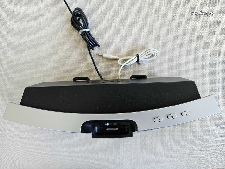 Leitor de iPod marca Klipsch.