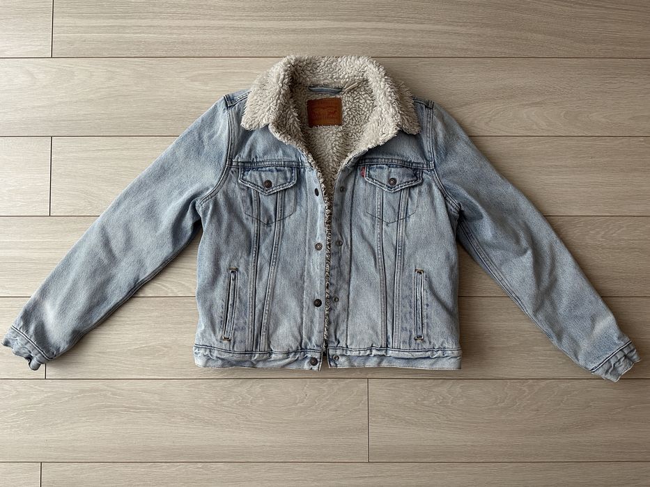 Джинсова утеплена куртка шерпа Levis
