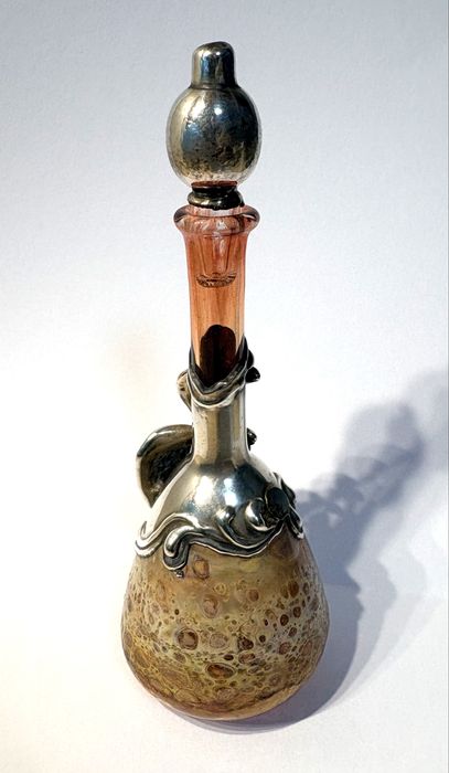 Magnífico frasco de perfume em vidro soprado com armação em prata 925