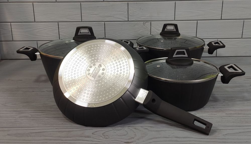 Набір кастрюль зі сковорідкою