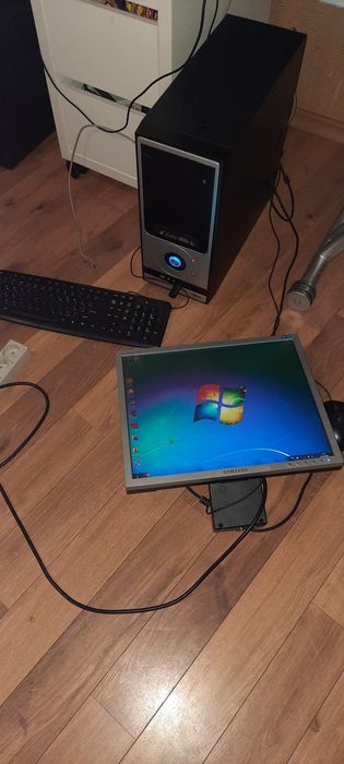Компьютер (Системник, монітор, клавіатура, миш)