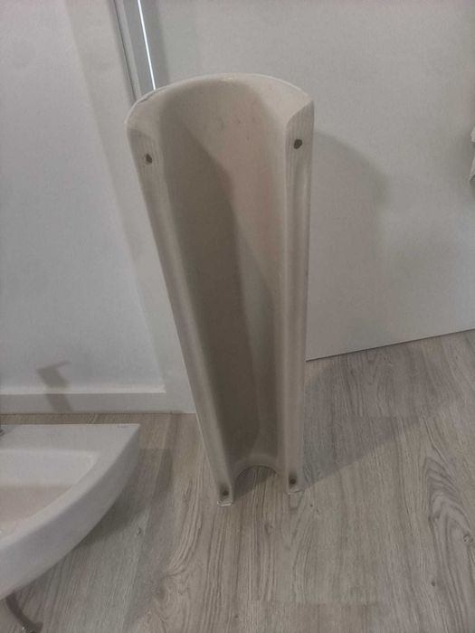 Vendo 2 lavatórios com torneiras