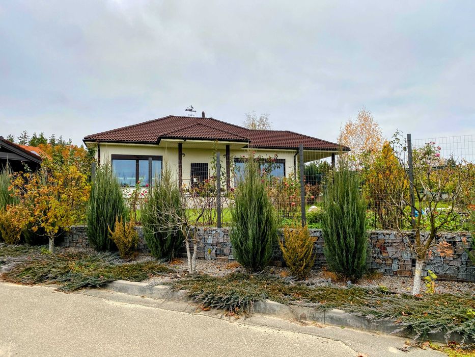 Продаж унікальної ділянки 9 сот з Соснами та видом на Заповідний ліс.