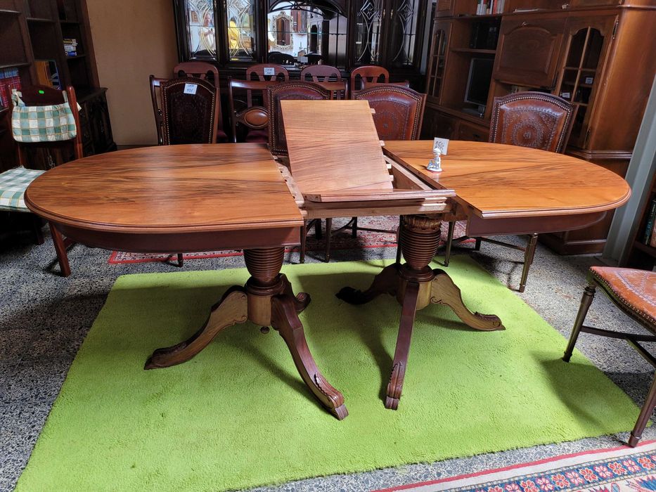Mesa de sala em madeira com dois pés de galo - extensível