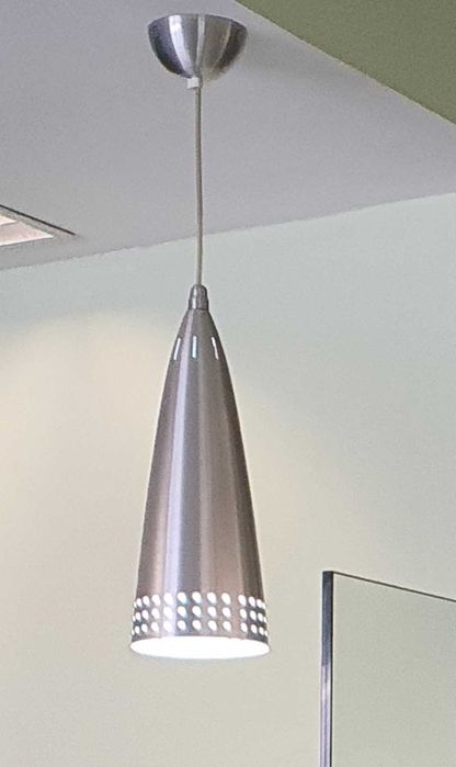 Candeeiro de teto com pouco uso