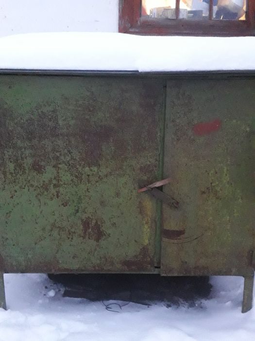 Продам залізний стол і ящик