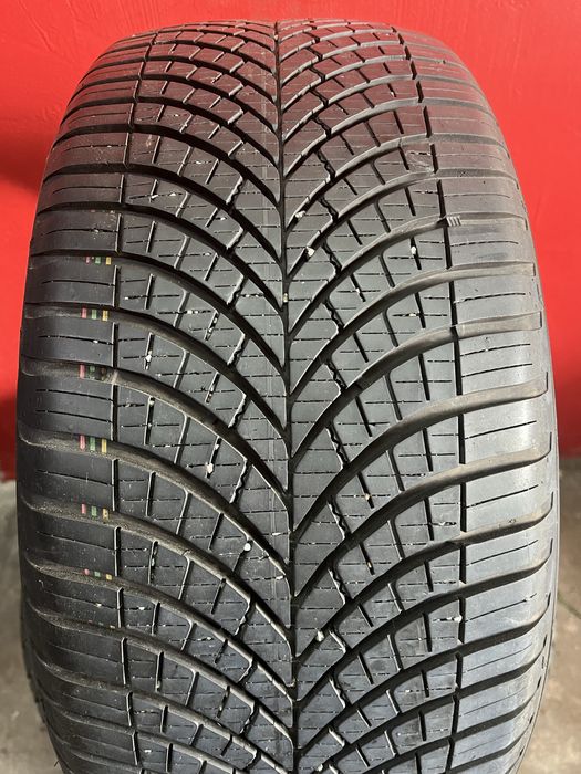 245/40/19 Goodyear Vector 4 season gen-3