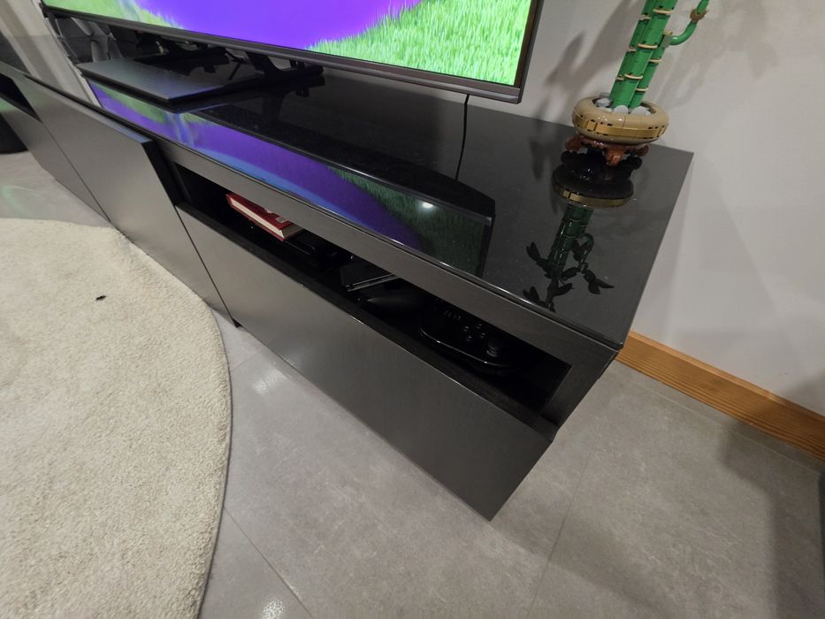 Movel Tv Ikea Besta c/ vidro