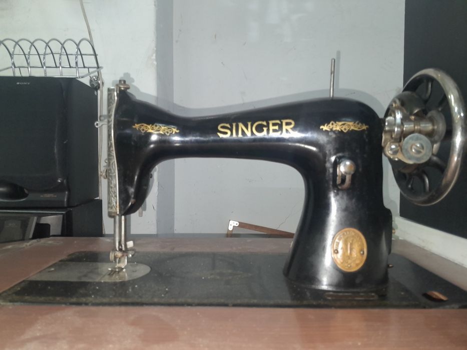 Maquina costura SINGER  70€