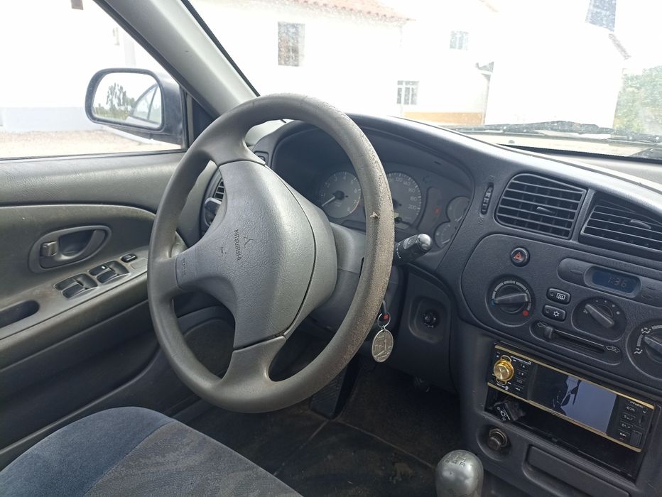 Mitsubishi Lancer 1.3 glx a andar com inspeção chumbada