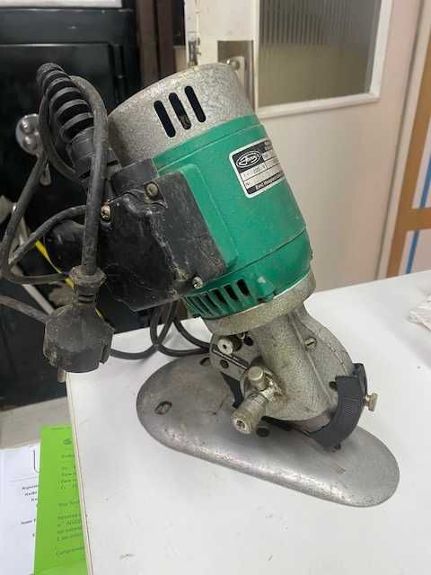 Máquina de Corte de Tecidos e Alcatifas, etc