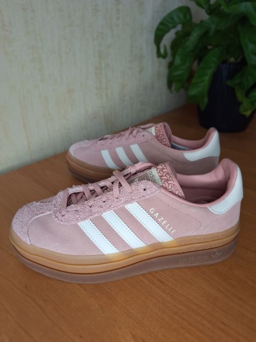 Жіночі кросівки адідас