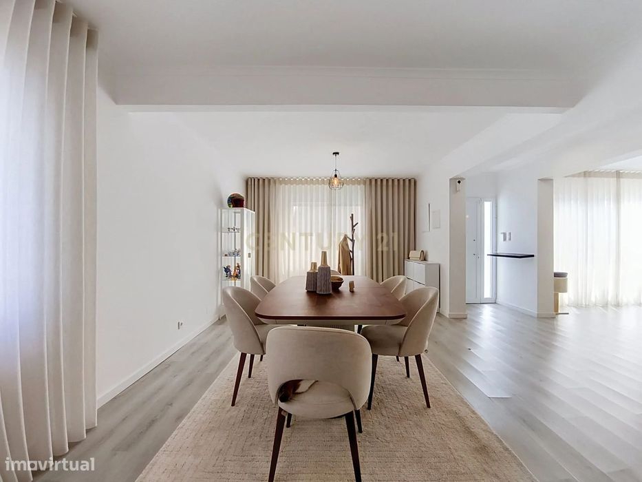 Moradia T5 Renovada com 264 m² em Nossa Senhora do Rosário – Lagoa