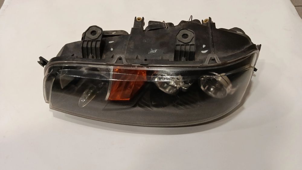 Friso ótica esquerda FIAT Punto (188_)