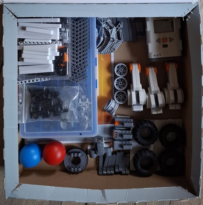 LEGO Mindstorms NXT 8527 (2006)