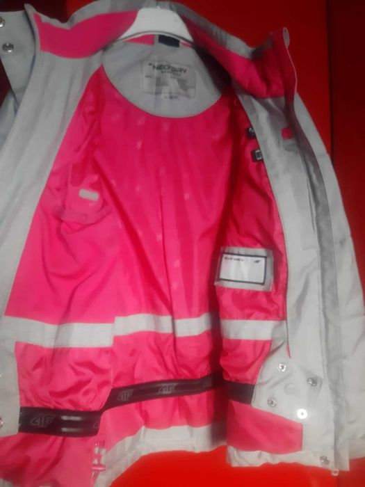 Kurtka 4F dziewczęca przejściowa firmy 4f kolor szary. rozmiar 146