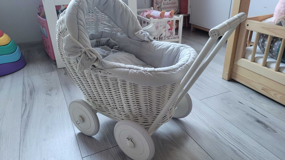 Wózek wiklinowy biały