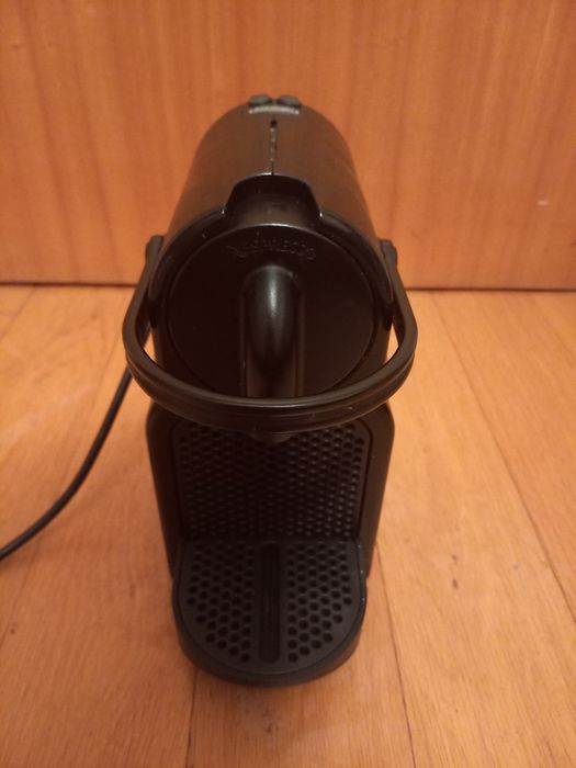 Máquina Nespresso Delonghi Inissia EN80.B reservatório água