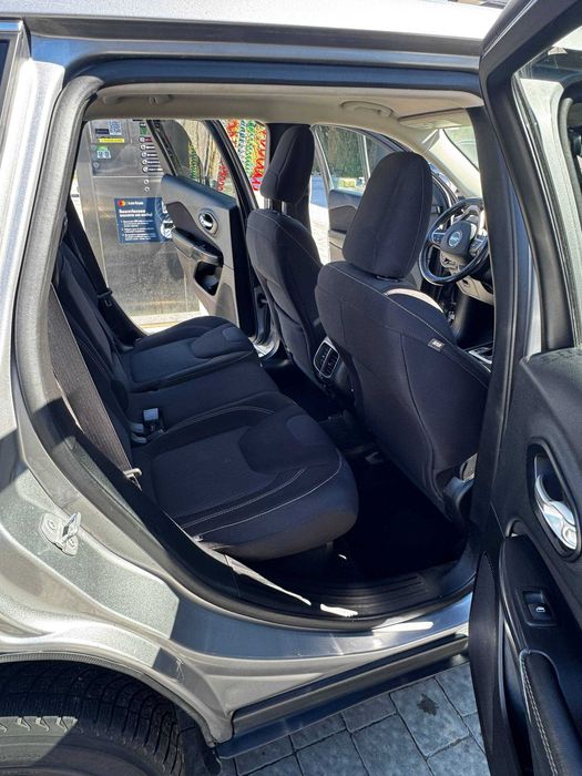 Jeep Cherokee 2015 2.4 бензин 4x4