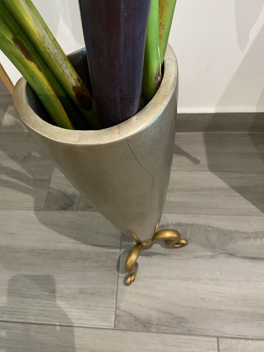 Vaso decorativo com flores artificiais