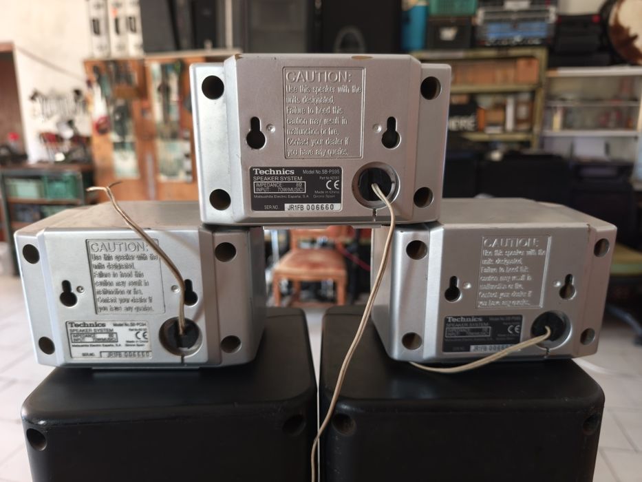 Colunas Technics e Thomson