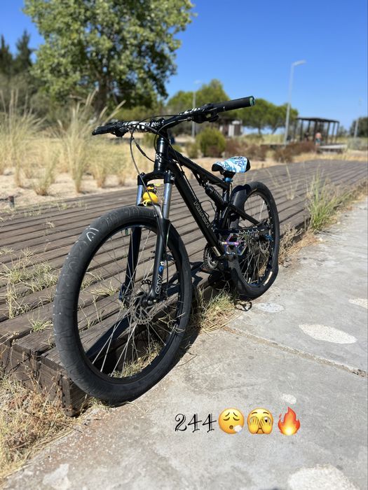 Bicicleta (com muitos extras)