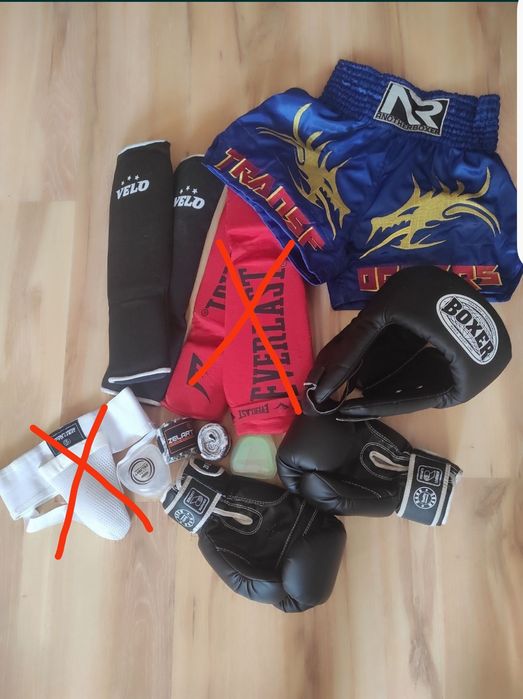 Кикбоксинг перчатки защита шлем