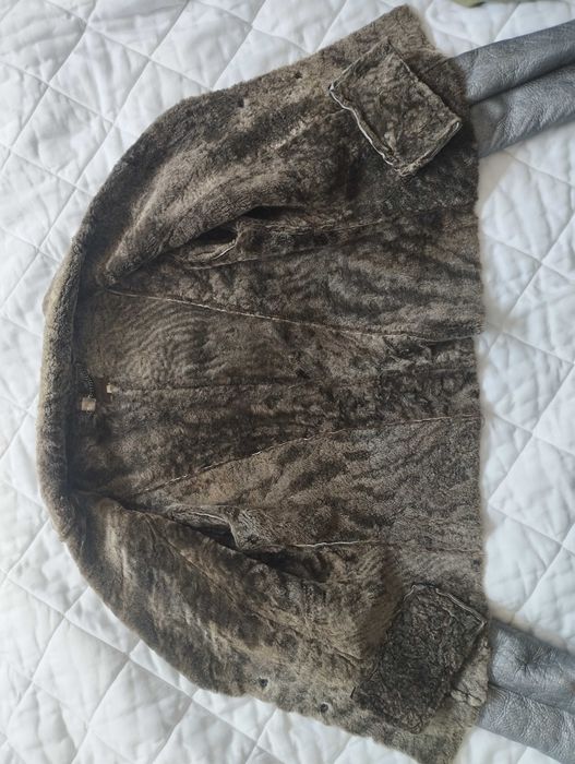 Casaco / blazer em couro com brilhantes e pêlo