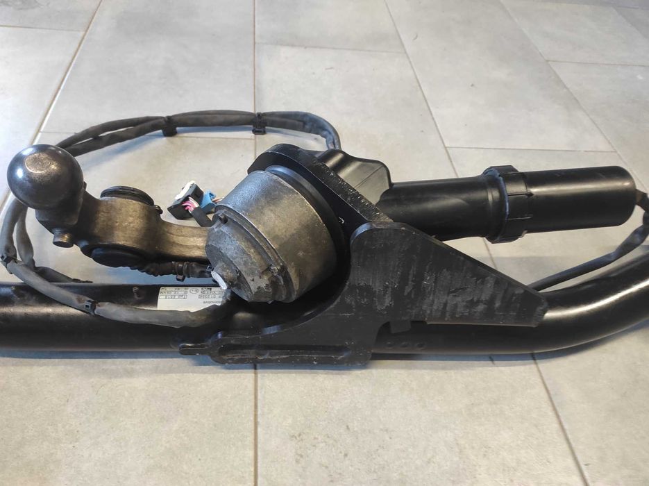 Oryginalny Hak holowniczy Mercedes E-klasa w213