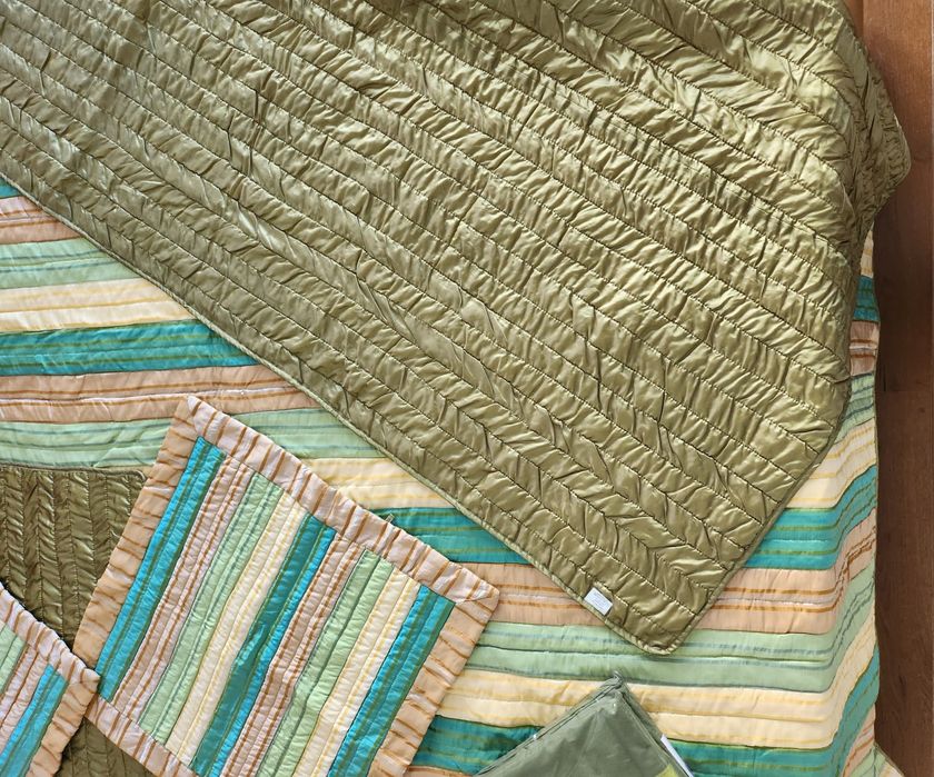 Colcha com duas almofadas