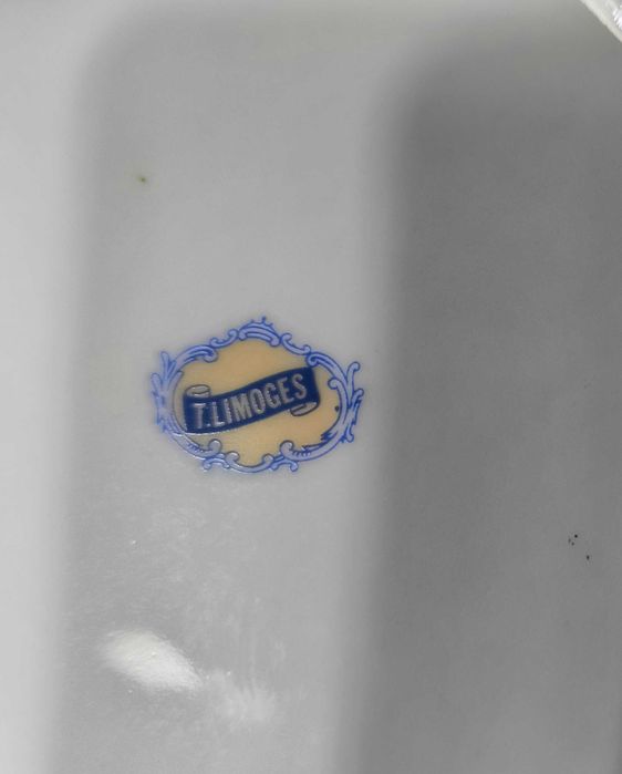 Taça em porcelana T. Limoges. Estado rigorosamente novo.