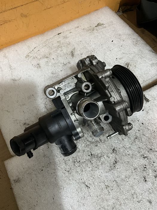 Bomba de agua Mercedes