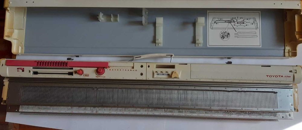 Продається  в'язальна машина Toyota KS -858