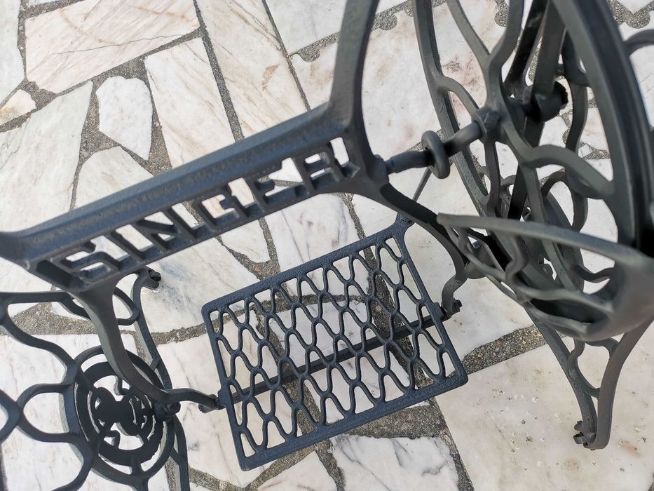 Singer - Suporte em ferro fundido