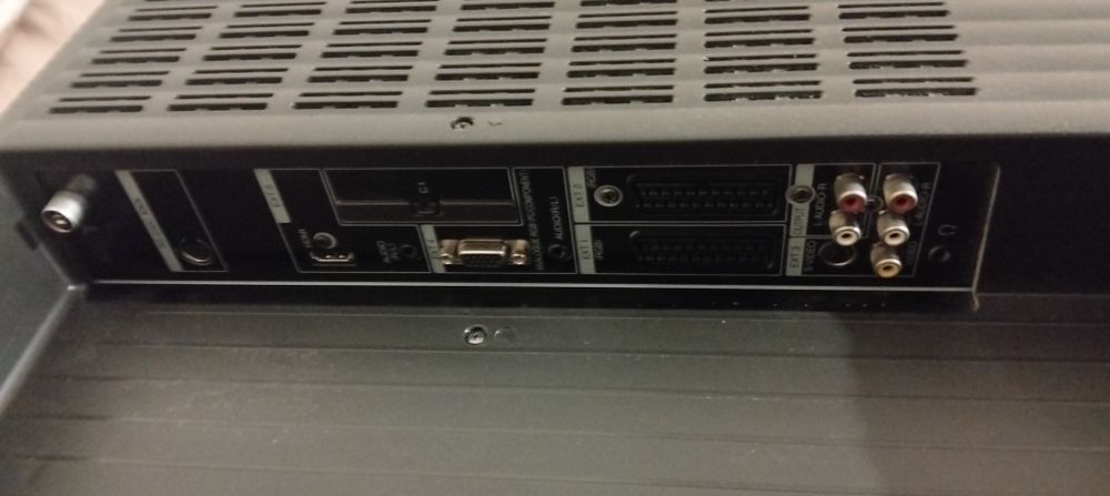 Sharp LC-32p70e (80см)